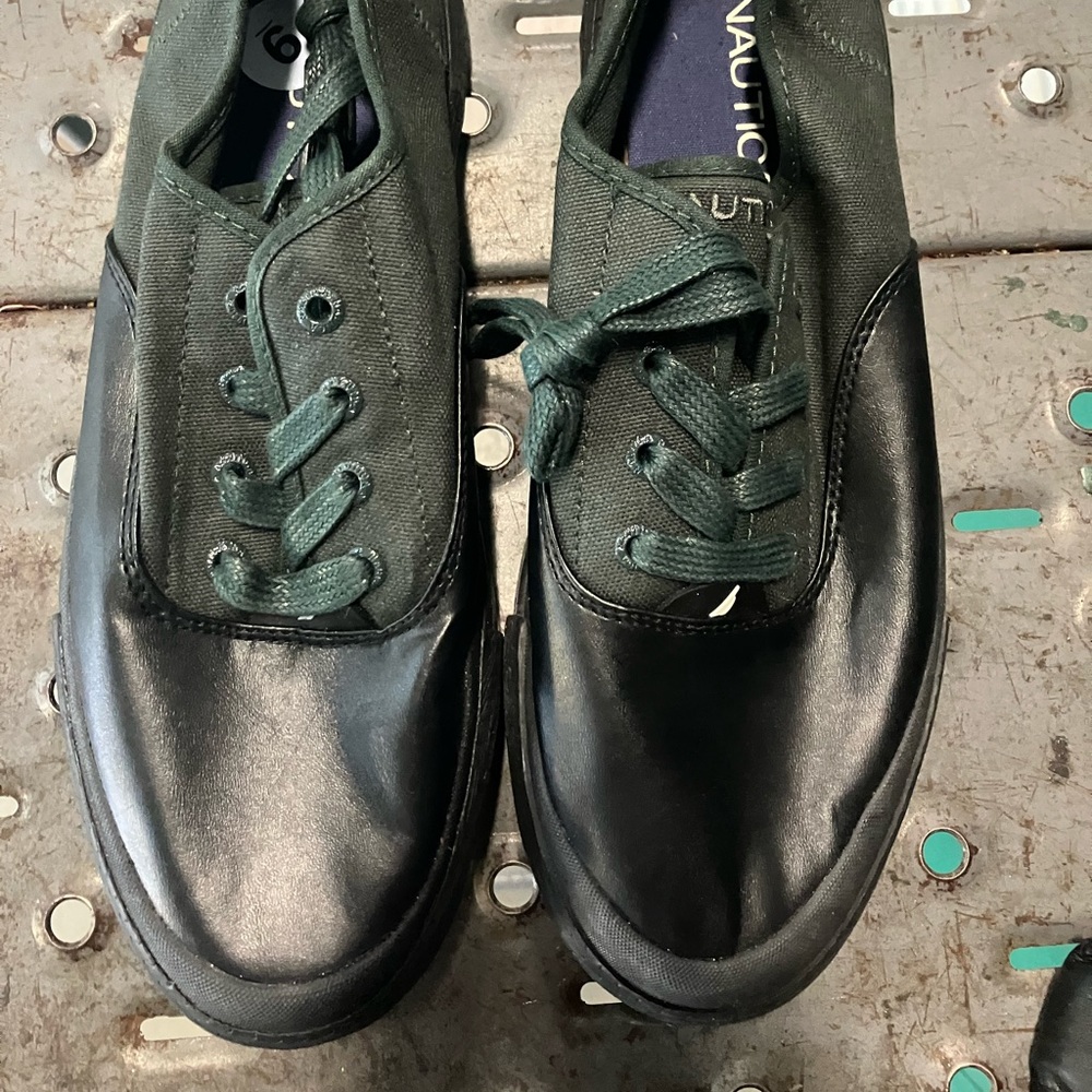 Nautica Men Green Low Top size 9